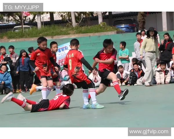 小足球星erxat逐梦绿茵场谱写青春拼搏励志新篇章