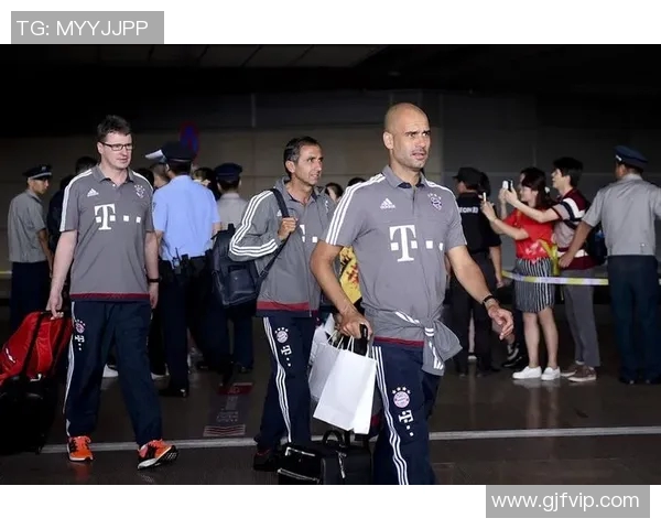 足球明星引发万人围观现场气氛热烈球迷疯狂追捧场面堪比盛大演唱会 足球明星引发万人围观现场气氛热烈球迷疯狂追捧场面堪比盛大演唱会