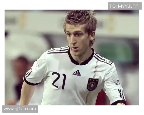 足球界肌肉型男球星：强悍身躯与超凡技术完美结合的运动传奇